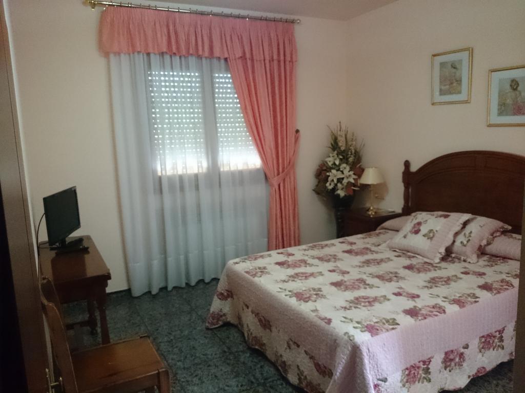 Hostal El Violi Кардона Экстерьер фото
