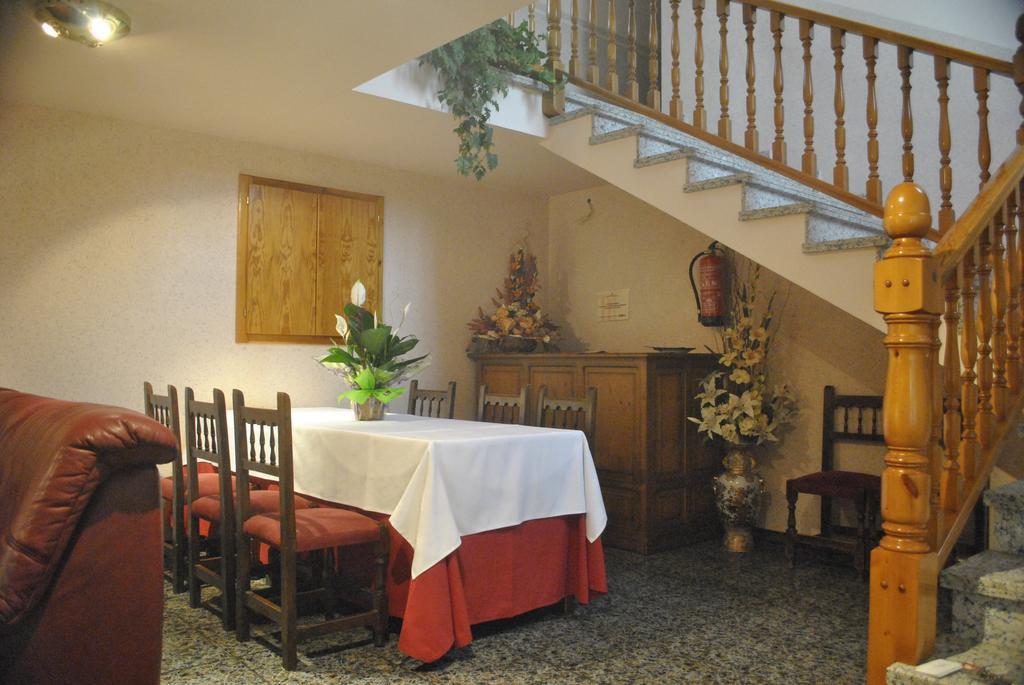 Hostal El Violi Кардона Экстерьер фото