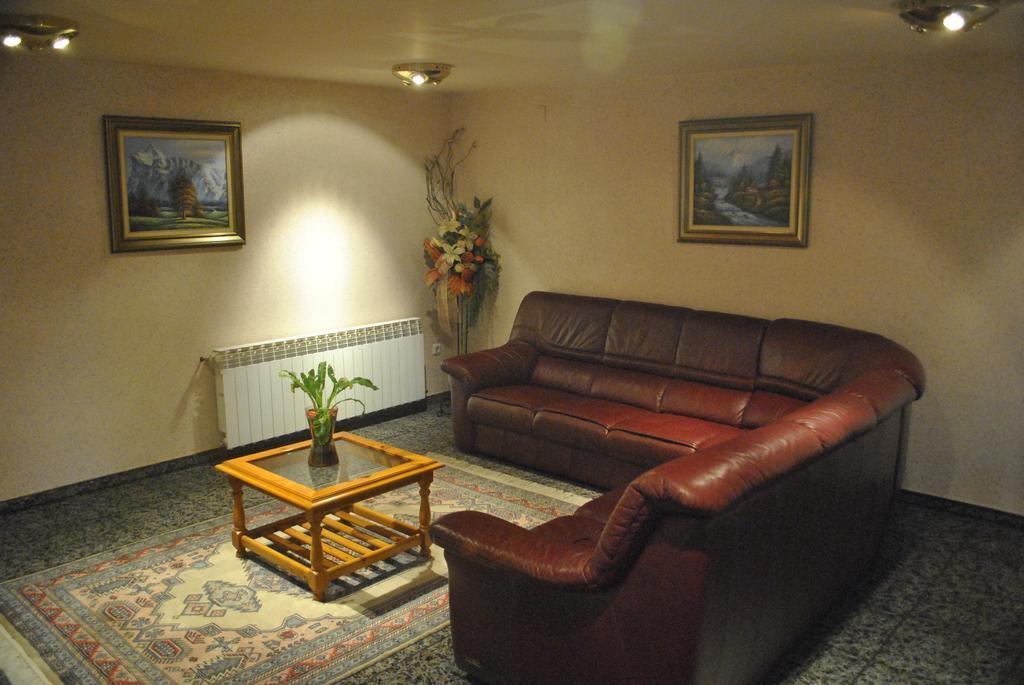 Hostal El Violi Кардона Экстерьер фото